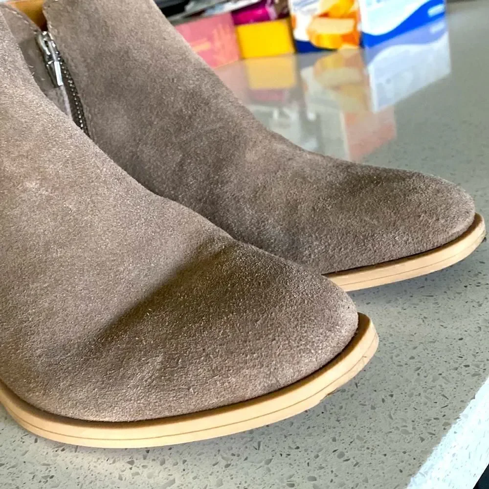 Dolce Vita Suede Booties Silver Zipper Pointed Taupe 9.5 Beige Neutral Earthy